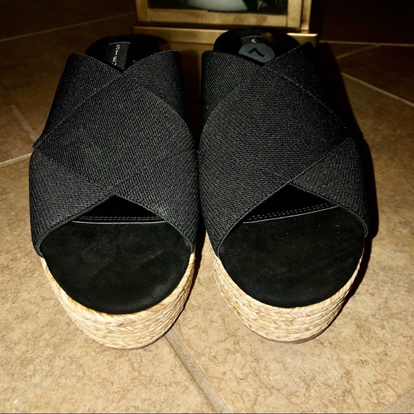NWOT Steve Madden slip on black platform sandals - Picture 4 of 11